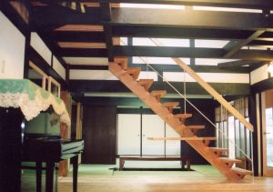 平成１７年こだわり住宅　滋賀県知事賞受賞　「語りかける家」-階段
