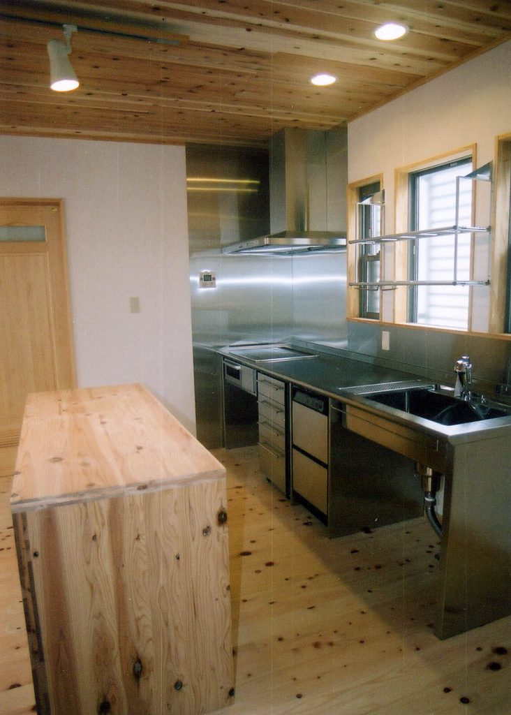 【大津市】草屋根と暖炉の家-キッチン