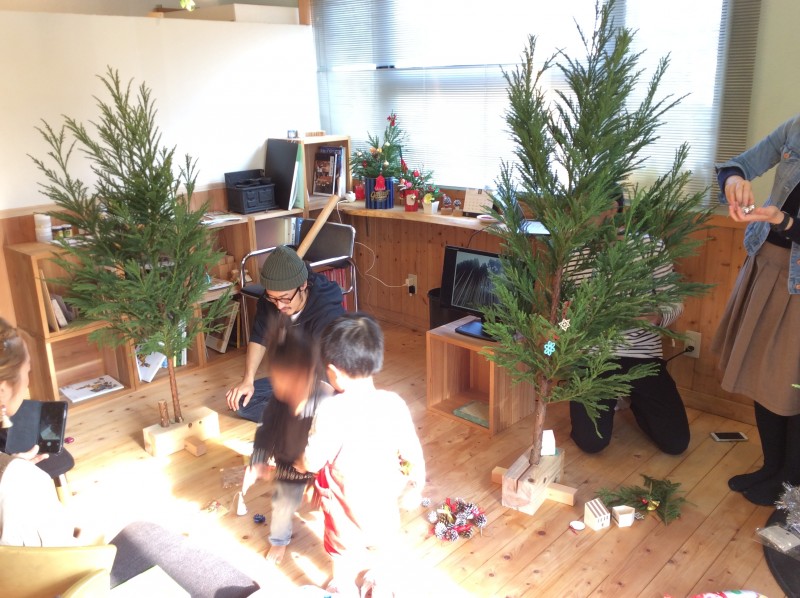 【栗東市小野】自然素材と薪&ペレットストーブが体験できるベストハウスネクストのショールームｰワークショップ本物の木でクリスマスツリー飾り