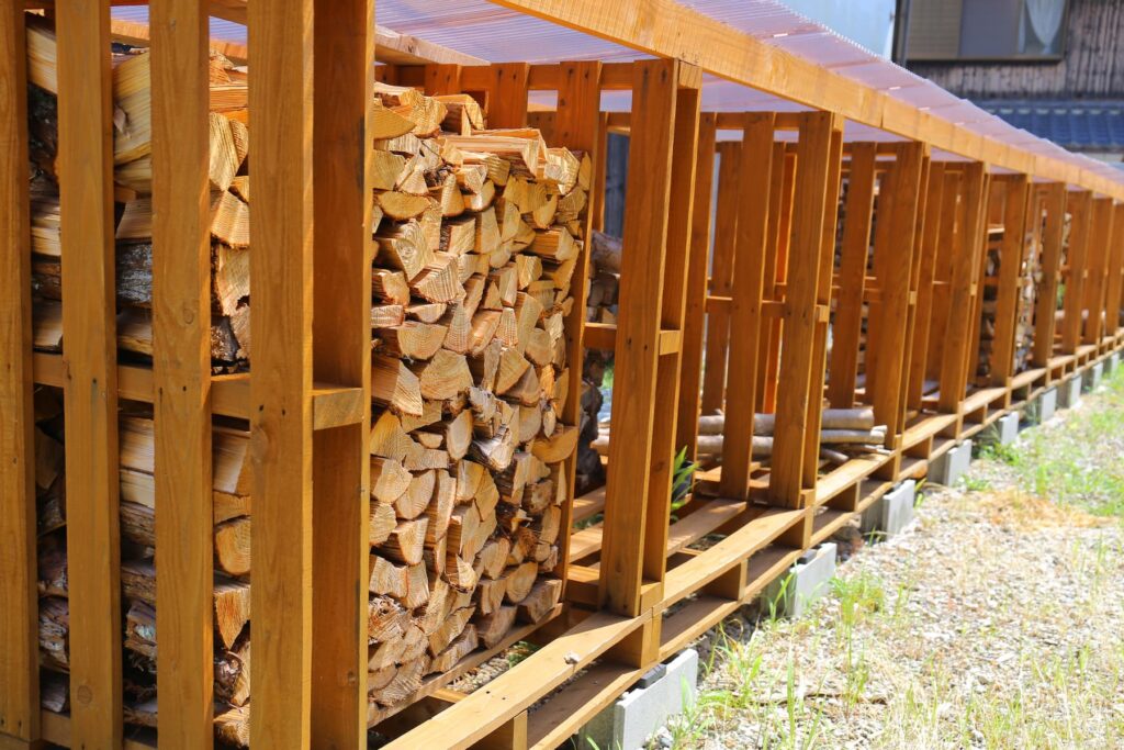 【東近江市】自然素材で建てるローコスト平屋の家-薪棚