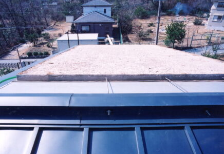 【大津市】草屋根のあるCozyな家-屋根