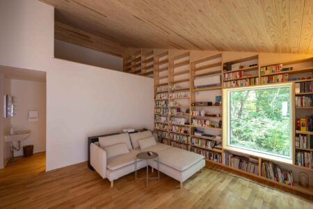 【大津市】本が大好きな森の中の平屋の家-本棚
