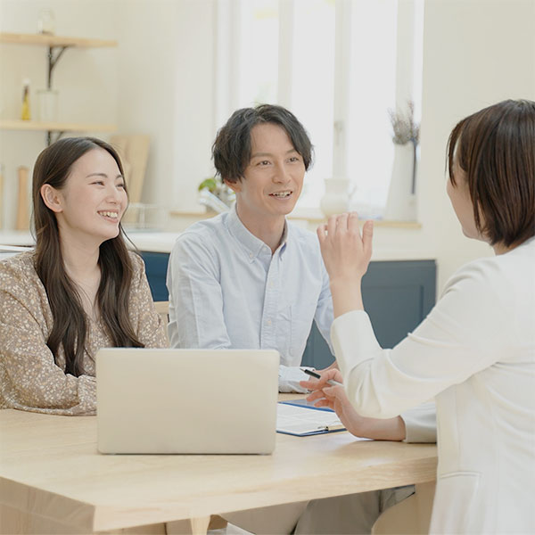 滋賀県栗東市の注文住宅を建てる夫婦