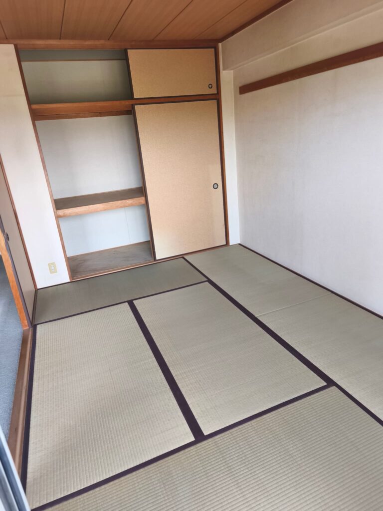 不動産情報　彦根市安清東町　Mプラザヒコネ駅前　6畳の和室と収納です。